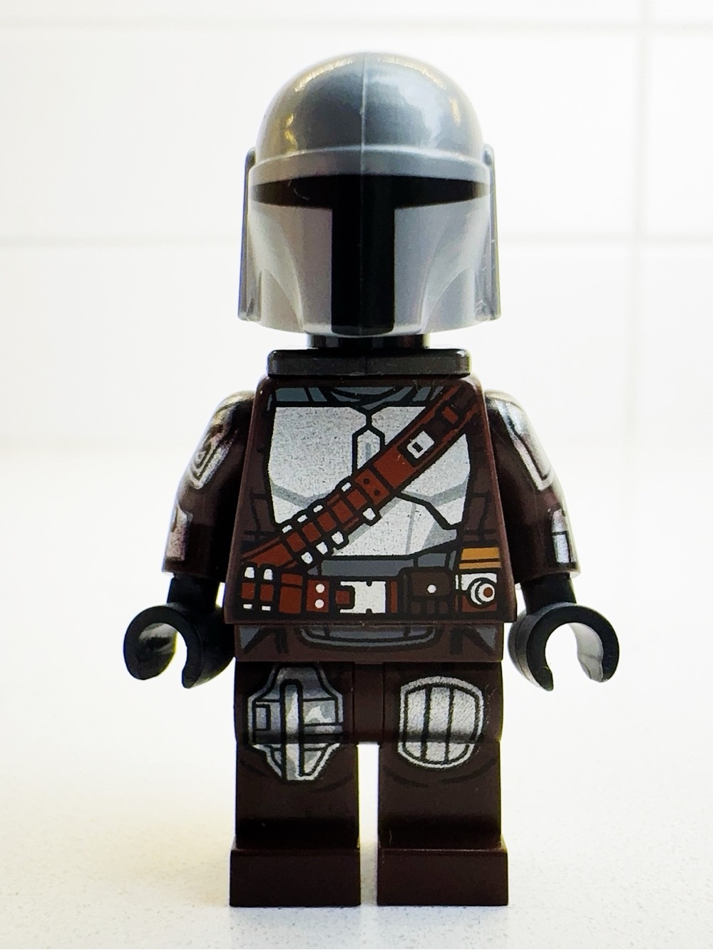 LEGO Minifig -  Din Djarin ‘Mando’ - Silver Beskar - sw1166